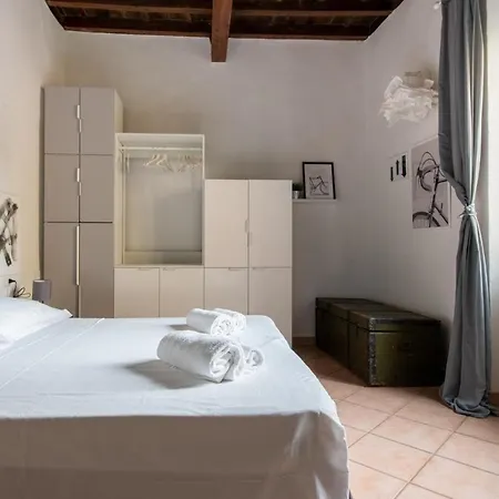 2 Next To A Market And Piazza Santa Croce - Homeunity