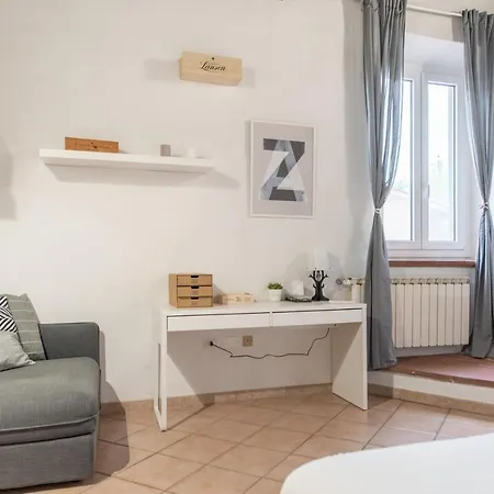 Apartment 2 Next To A Market And Piazza Santa Croce - Homeunity *