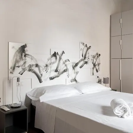 2 Next To A Market And Piazza Santa Croce - Homeunity Florence