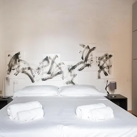 2 Next To A Market And Piazza Santa Croce - Homeunity Florence
