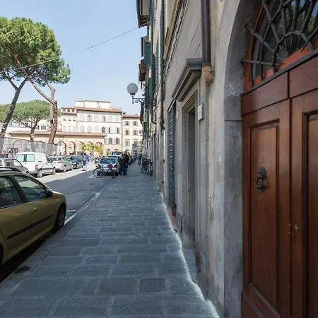 2 Next To A Market And Piazza Santa Croce - Homeunity *